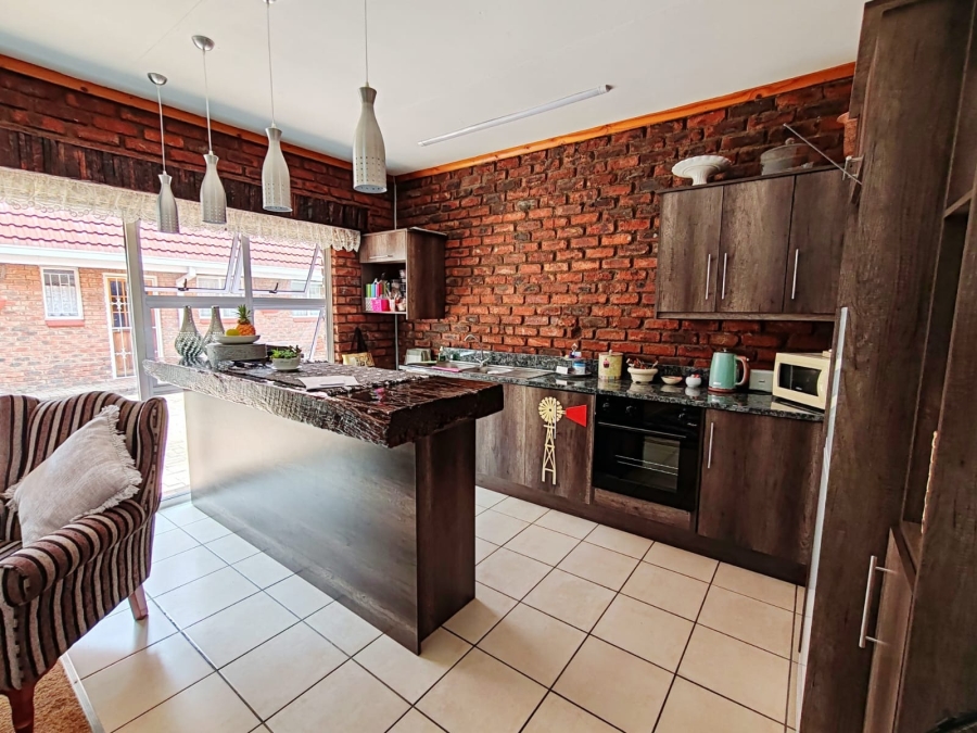 3 Bedroom Property for Sale in Van Der Hoff Park North West